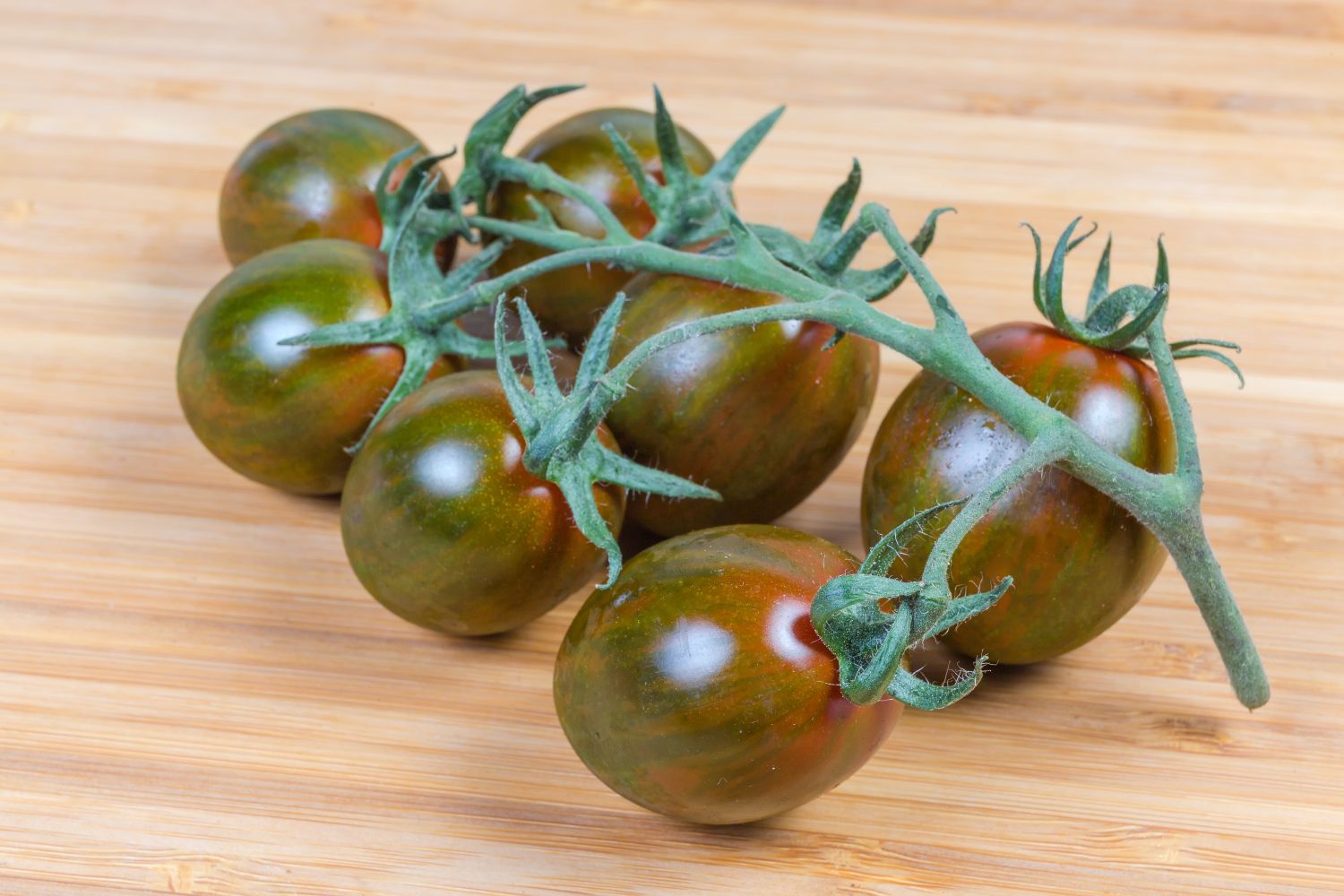 Kumato: taste & cultivation of this dark tomato - Plantura