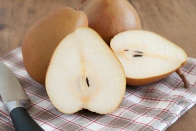 Beurre Hardy pear: history, pollination & taste