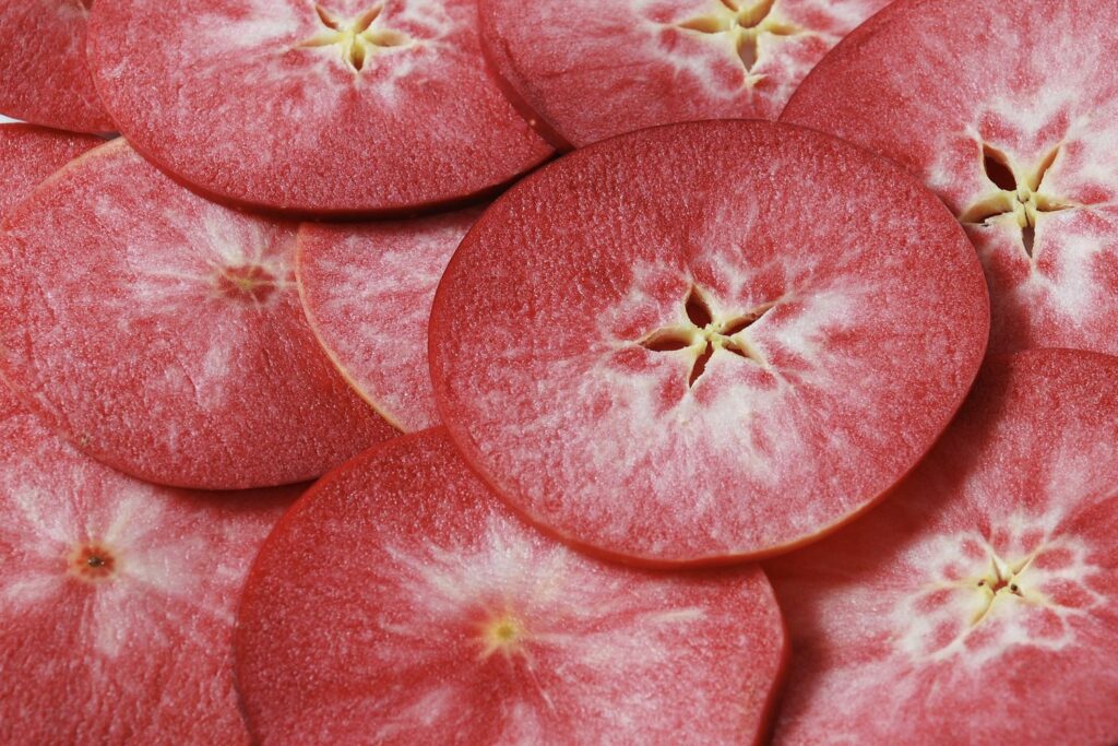 Red Moon apple: characteristics, growing & uses -