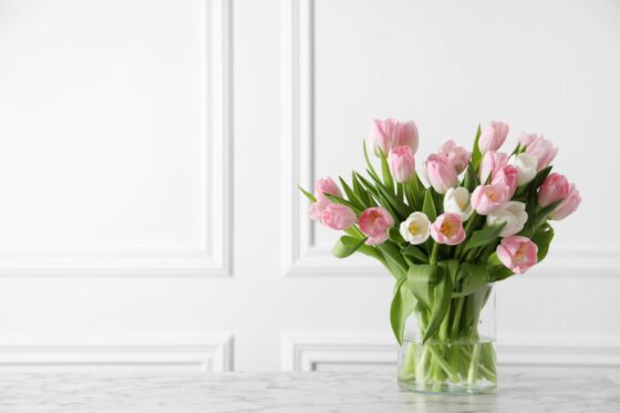 Tulips in a vase: 5 tips for arranging your tulips