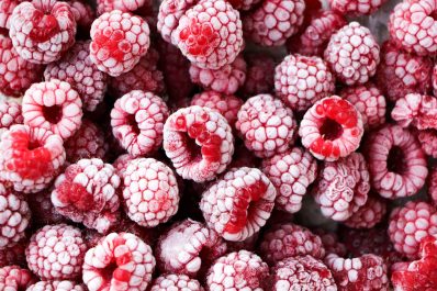 How to store raspberries: tips on freezing & more
